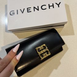 Givenchy Zipped Wallet 