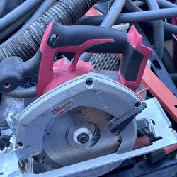 Milwaukee cordless circular saw