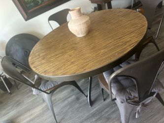 Metal-wood Dining Table with four chairs