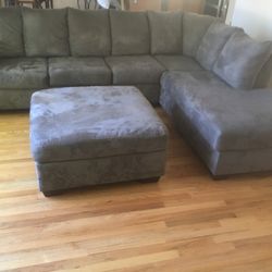 Corner Couch With Ottoman 
