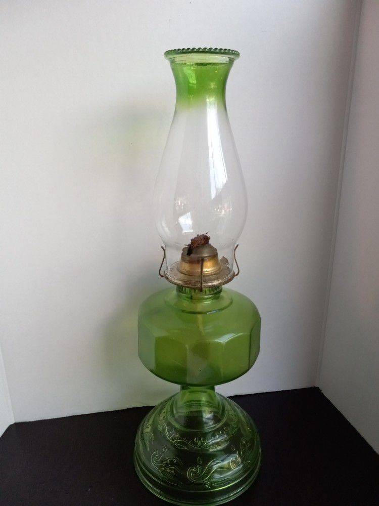 Vintage Green Kerosene Oil Lamp With Eagle Burner 6-1/2 X 18-1/2