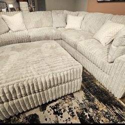 New STUPENDOUS SECTIONAL 