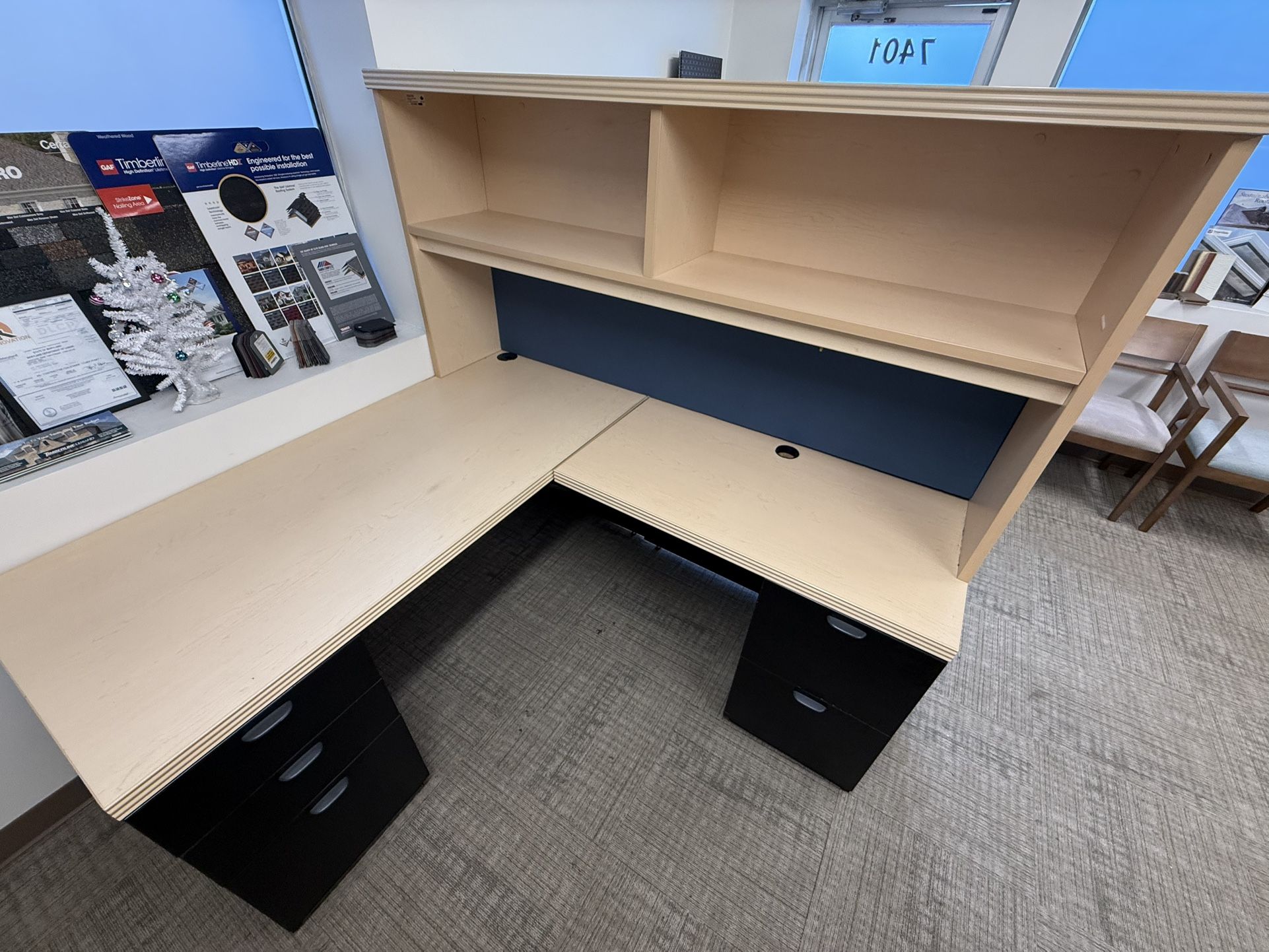 Office Desk With Hutch And Pin Board