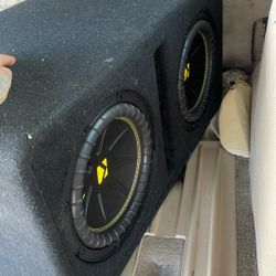 2 Kickers Size 10 Nearly Brand New Comes With Surrounded Box