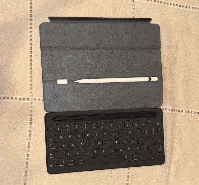IPad 3 Keyboard, Pen, & Case $150