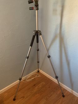 Ravelli 67” Tripod