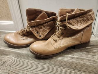 Tan Lace-UP Ankle Boots With Floral Design