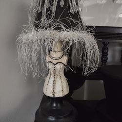 LITTLE LADY LAMP .. 🌹