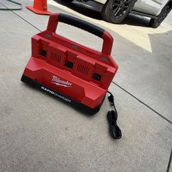 Milwaukee M18 Packout Rapid Charger 