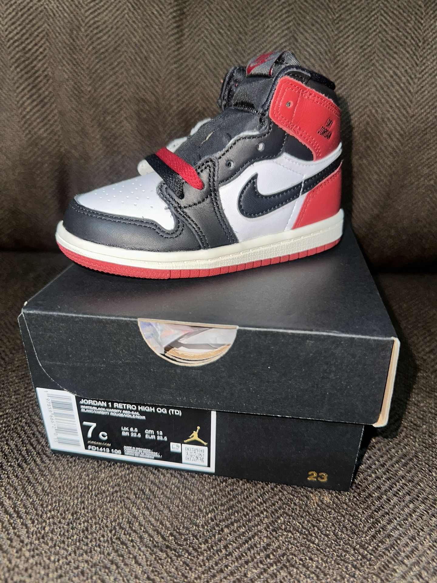 Jordan Retro 1 High “Black Toe”