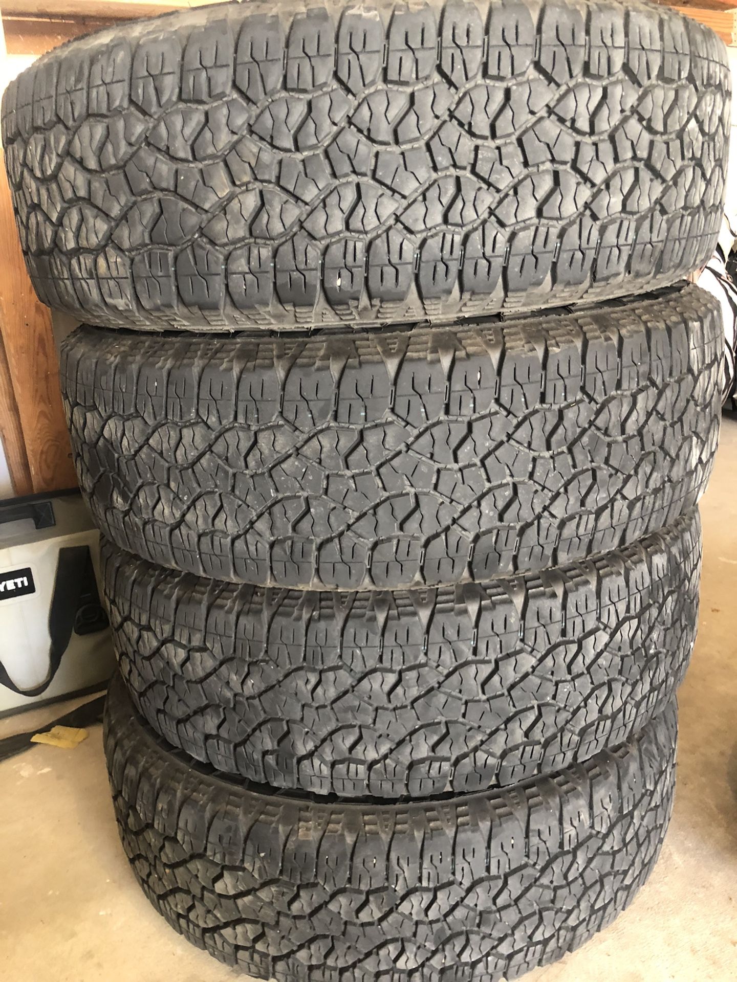 275/65/20 Goodyear Wrangler for Sale in La Porte, TX - OfferUp