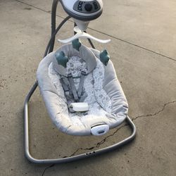 GRACO Vibrating/Musical Baby Swing 
