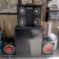 Sistema De Sonido De Carro Para Casa 2 6.5 2 6x9 2amps Shergood Uno Para bajos Uno Para Voses Un Cross Over Una Bateria Un Cargador De Bateria Un Alpi