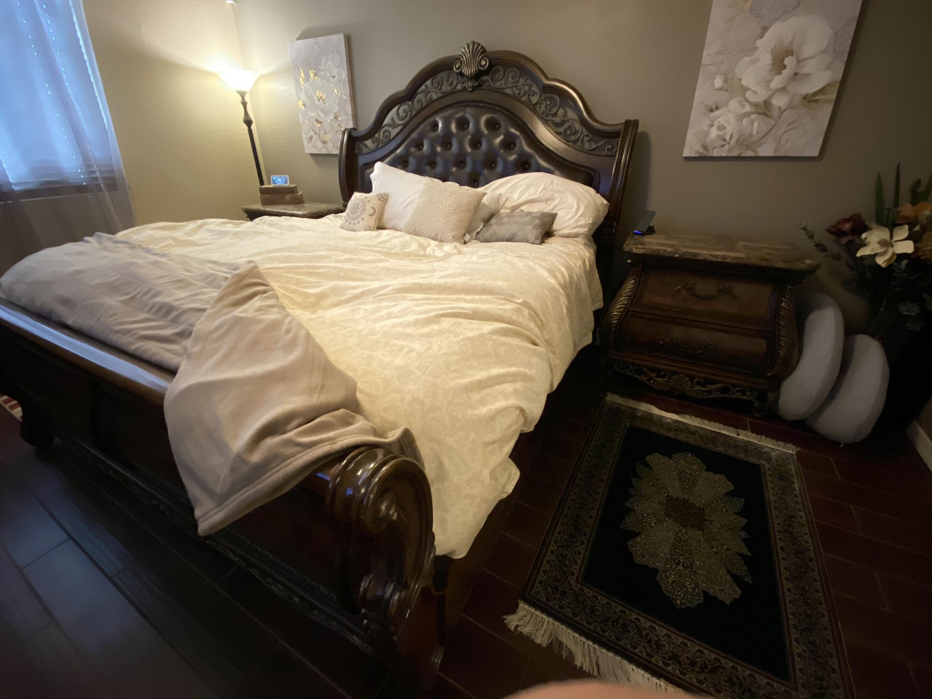 4 Piece Pulaski Birkhaven King Marble Bedroom Set