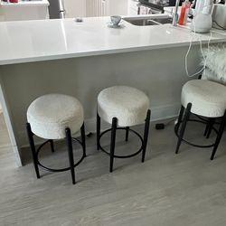 4 bar stools