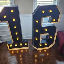 Sweet 16 Large Display