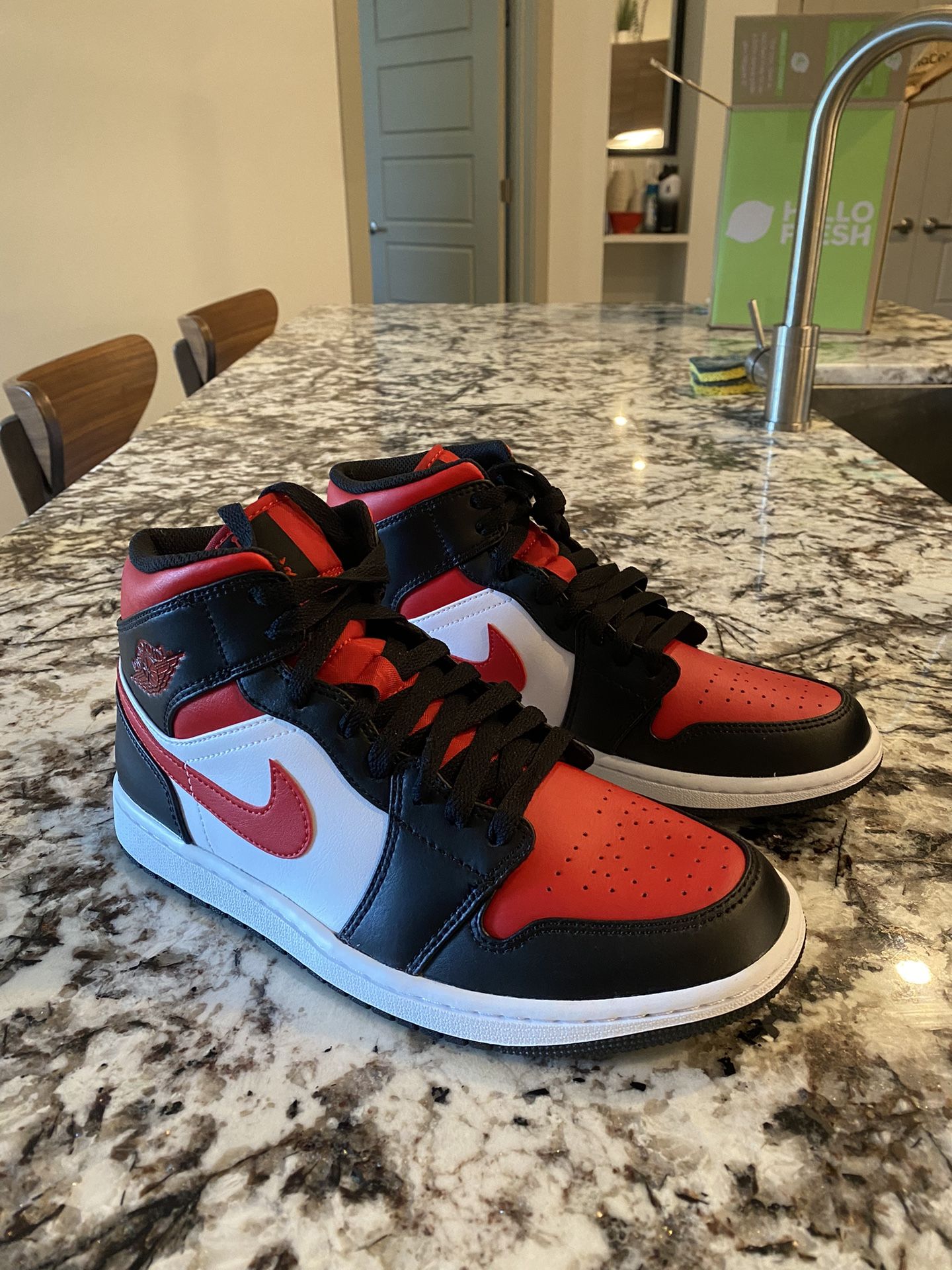 Jordan 1 Mid White Black Red (2022)