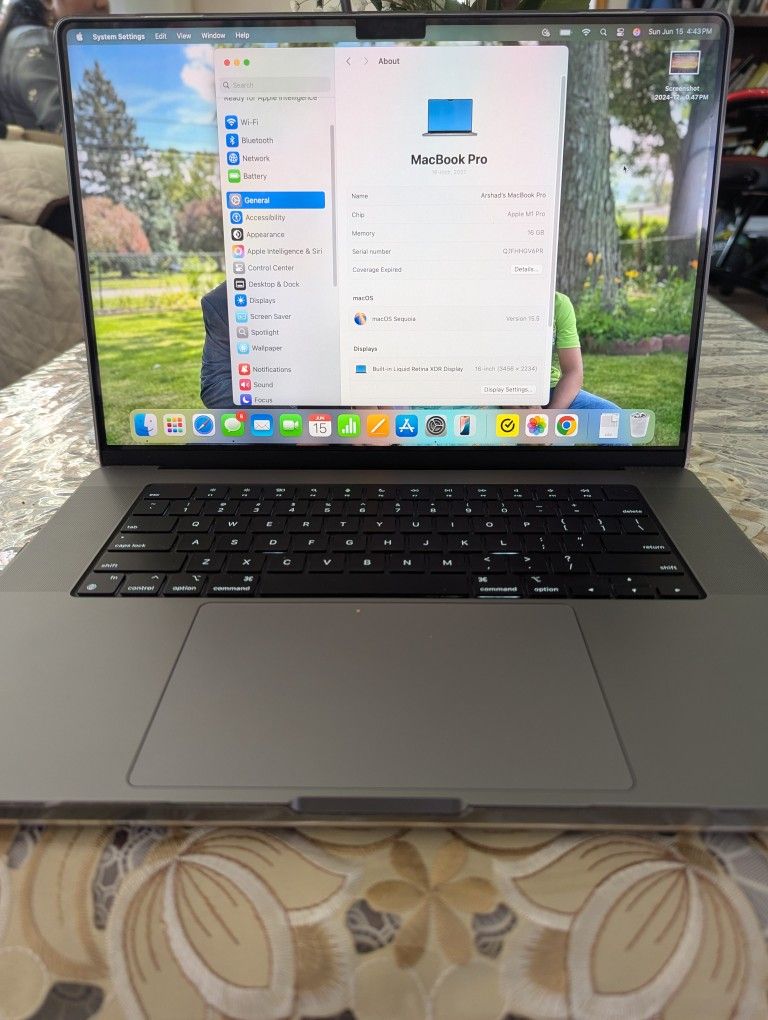 MacBook Pro (2021) 16-inch - Apple M1 Pro 10-core and 16-core GPU - 16GB RAM - SSD 512GB,
