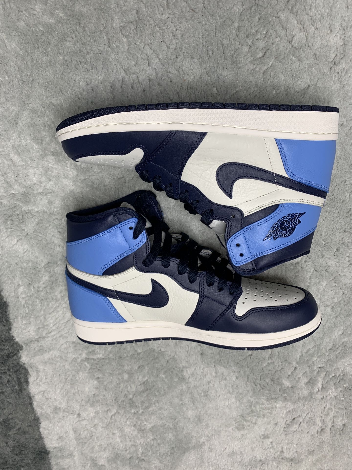 Obsidian Jordan 1s size 8