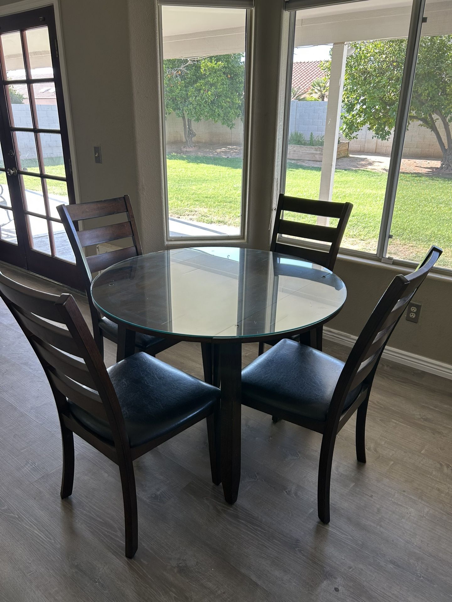 Round Table