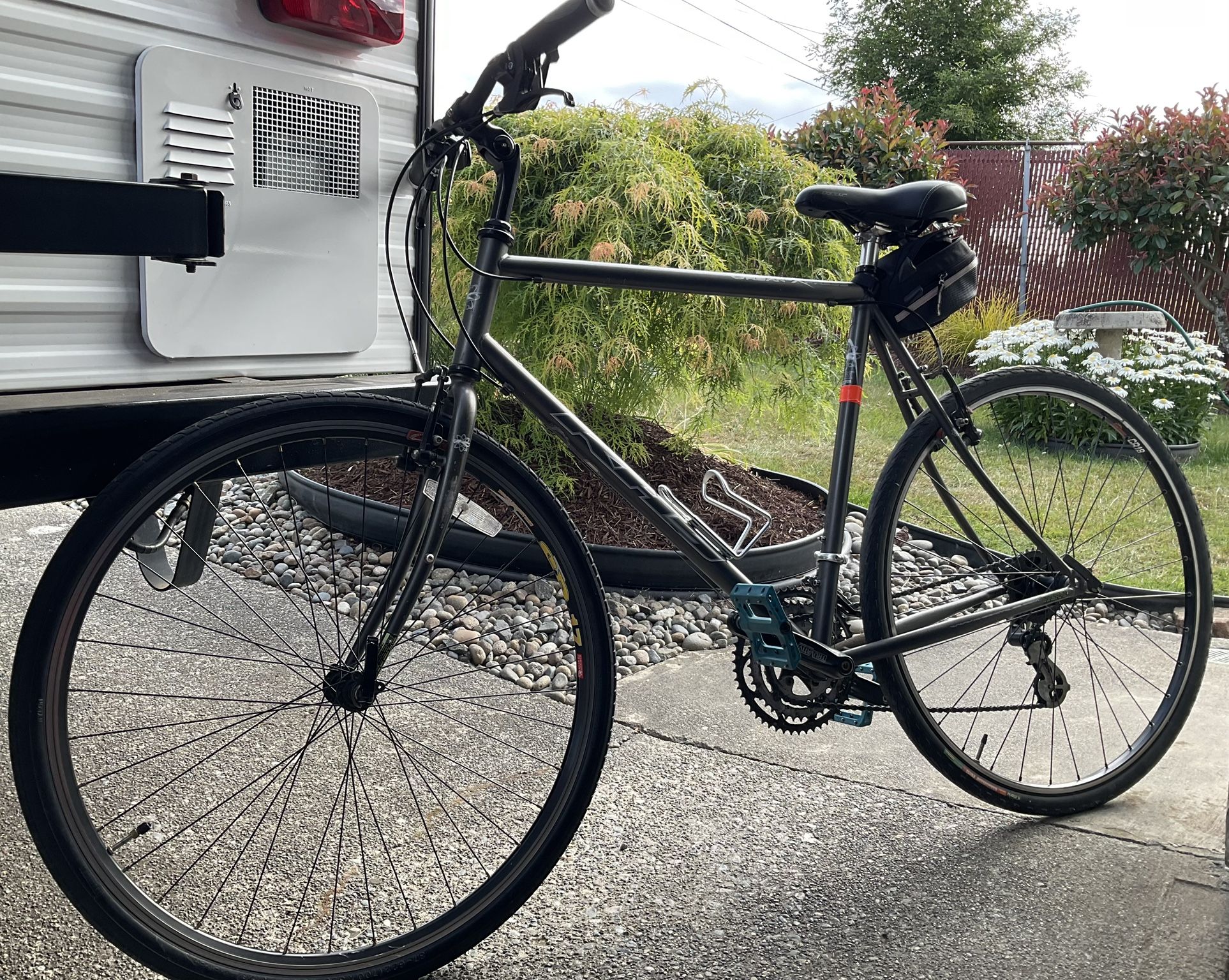 Retails: $400. KHS Mens Road Bike
