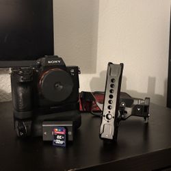Used SONY A7iii/ Battery Grip/ Small Rig Cage /battery/ 32gb SD Card 