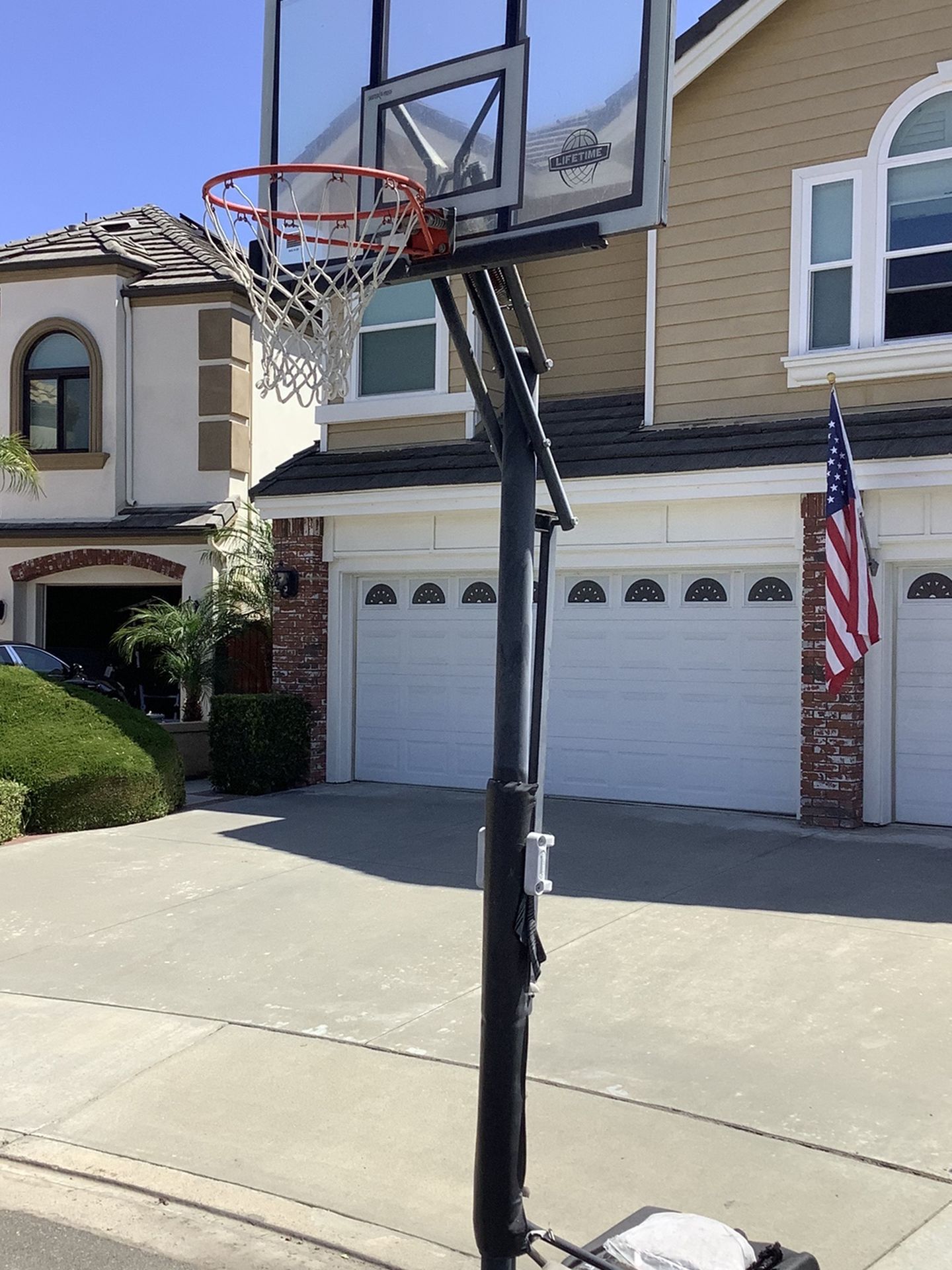 Lifetime Basketball Hoop