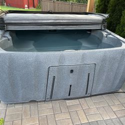 Hot Tub 5 Persons, 120 power,