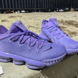 Nike LeBron 16 Low "Atomic Violet" sneaker. Size 10. NEW