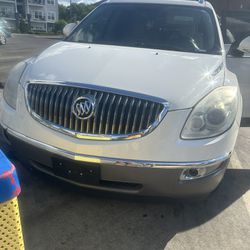 Selling white Buick enclave for 3600
