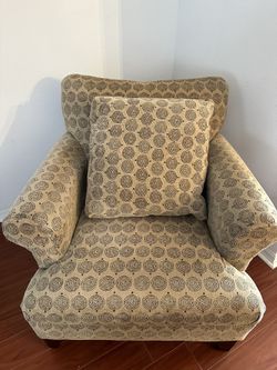 Accent chair With Matching Pillow