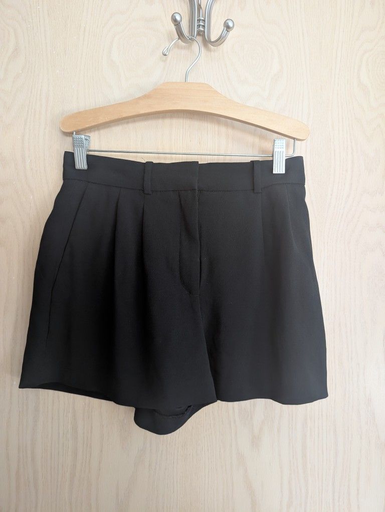 EUC Aritizia BABATON Pleated Mini Short - size 4, Black