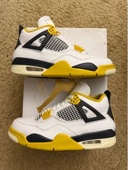 Size 8.5W / 7 Men’s (Pre owned, original box) - Air Jordan 4 retro vivid sulfur