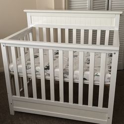 mini crib 