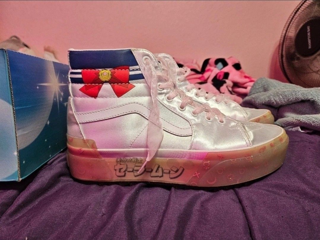 Size 10.5 Women - Vans Sailor Moon x Sk8- Stacked High Pretty Guardian - Silver