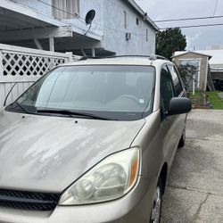 2004 Toyota Sienna 