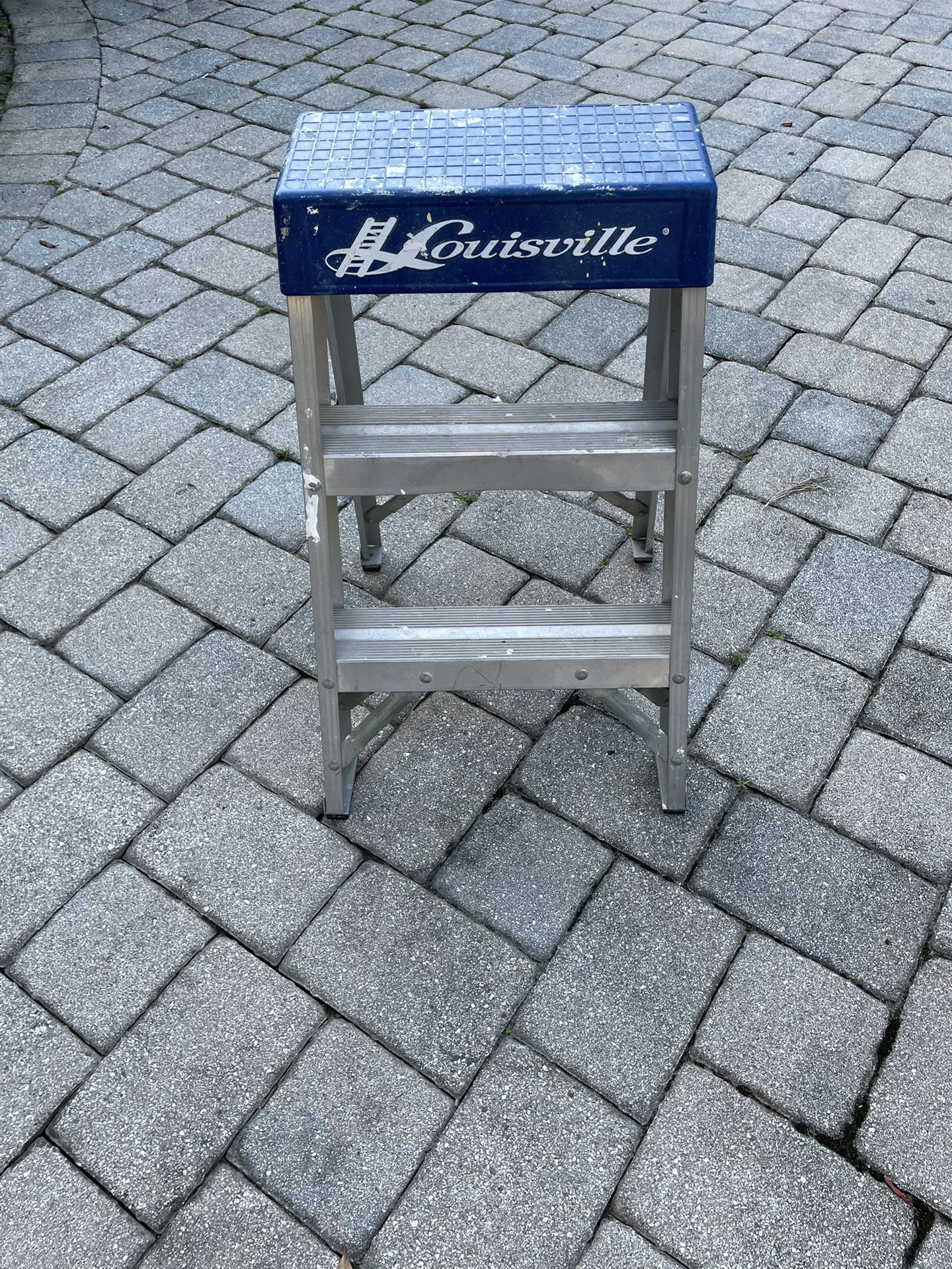 Louisville Aluminum 2 Step Ladder 250lbs rated