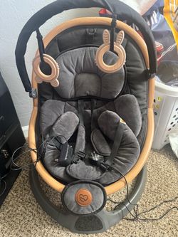 Baby swing with Bluetooth and remote