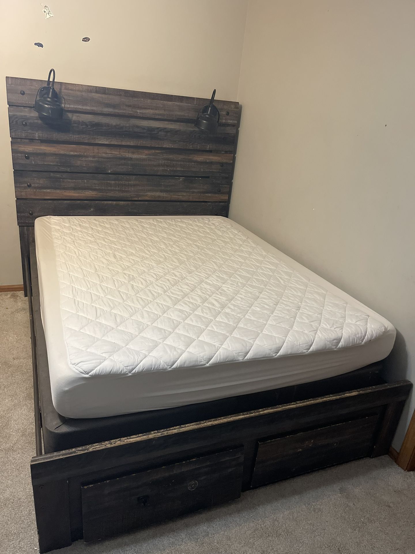 Full Size Bed With Dresser, Mirror, And Chest