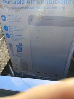 Danby ten thousand b t u air conditioner With remote control