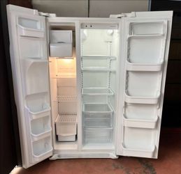 💥🔆❄️Frigidaire❄️🔆💥  S-by-S White Fridge in Perfect Condition.