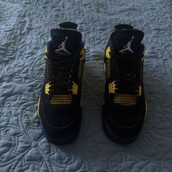 Jordan 4 yellow thunders