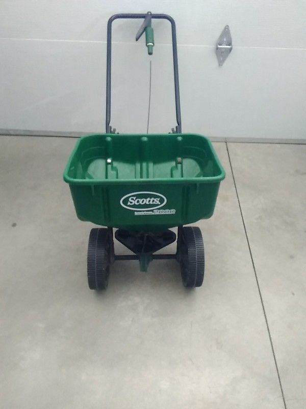 Scott's Easy Spreader 2000