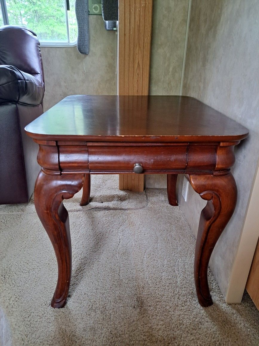 Mid 20th Century Queen Anne Style Solid Cherry Wood Very Heavy Side Slas/ End Table Small Table Or Night Stand With Draw
