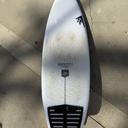 Like new! Dominator 2.0 5’9”