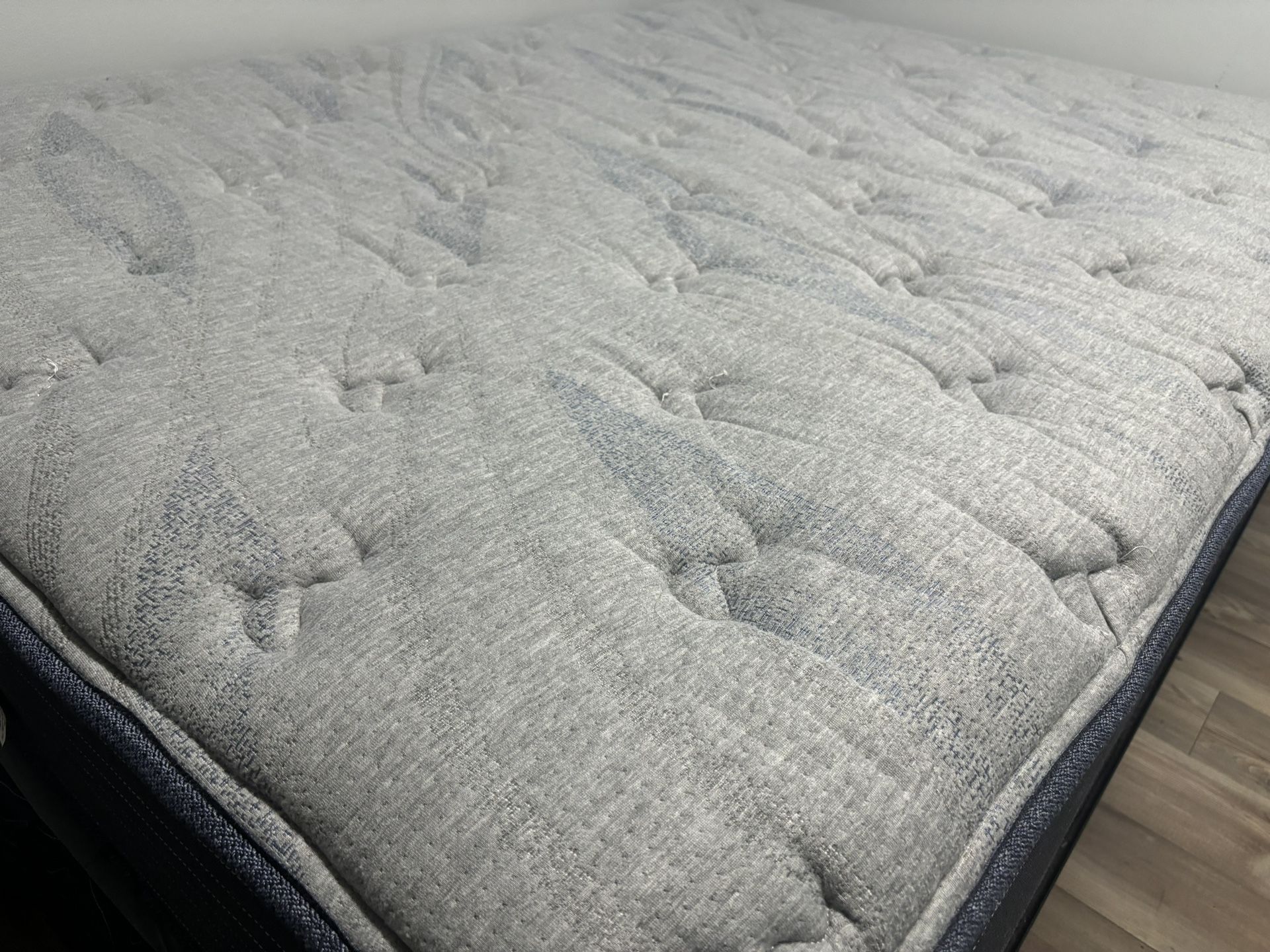 Full Size Mattress Serta 