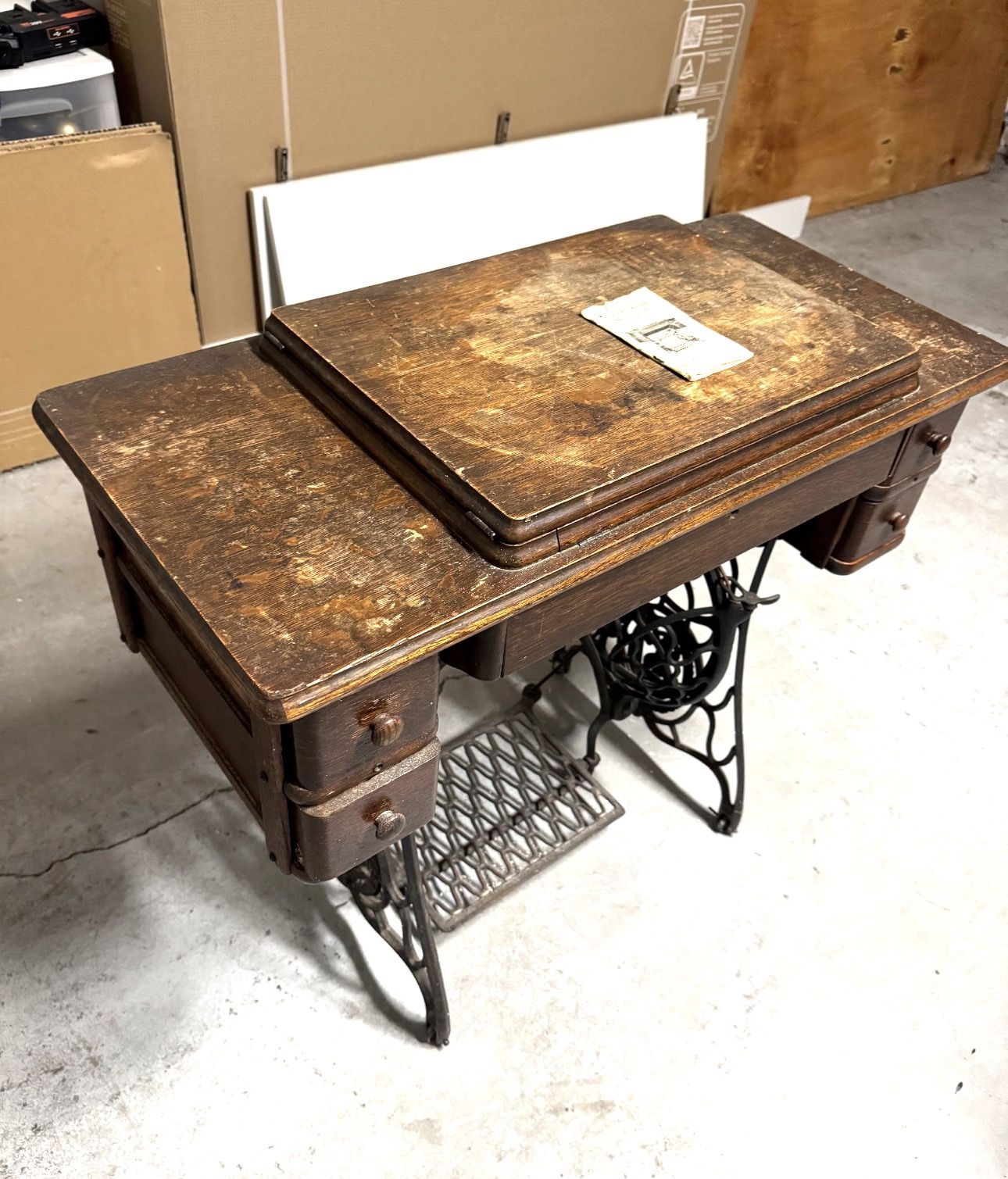 Antique Singer Sewing Machine – 1927 Model 127 (with Original Manual)