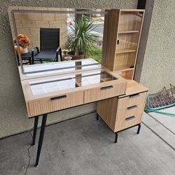 Vanity Makeup Table 