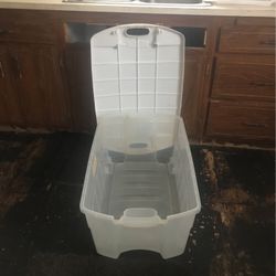 28 Gal  Rubbermaid Storage Tub 