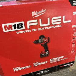 Milwaukee 1/2” Hammer Drill Kit